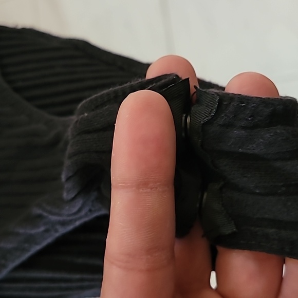 Heart and hips one piece button to - Picture 4 of 4